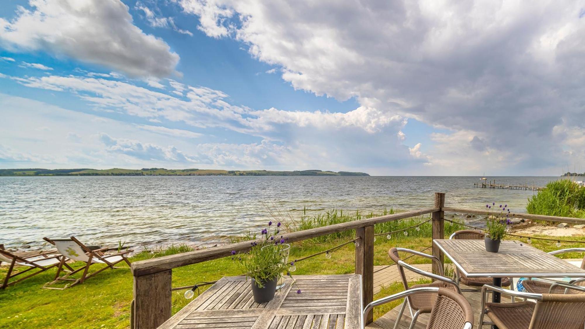 Haus Seeblick Mit 9 Wohnungen Alt Reddevitz Esterno foto