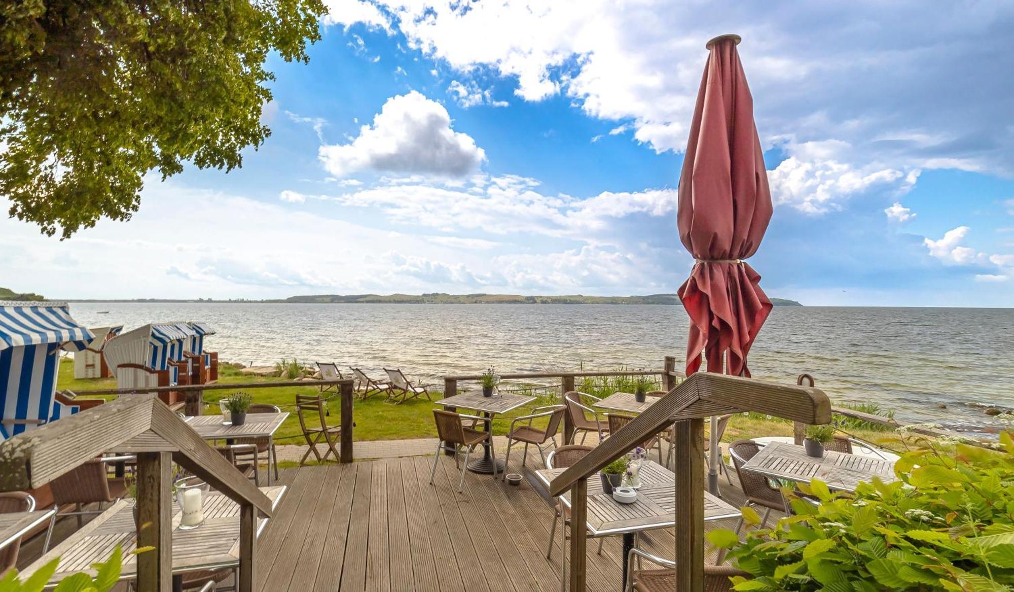 Haus Seeblick Mit 9 Wohnungen Alt Reddevitz Esterno foto
