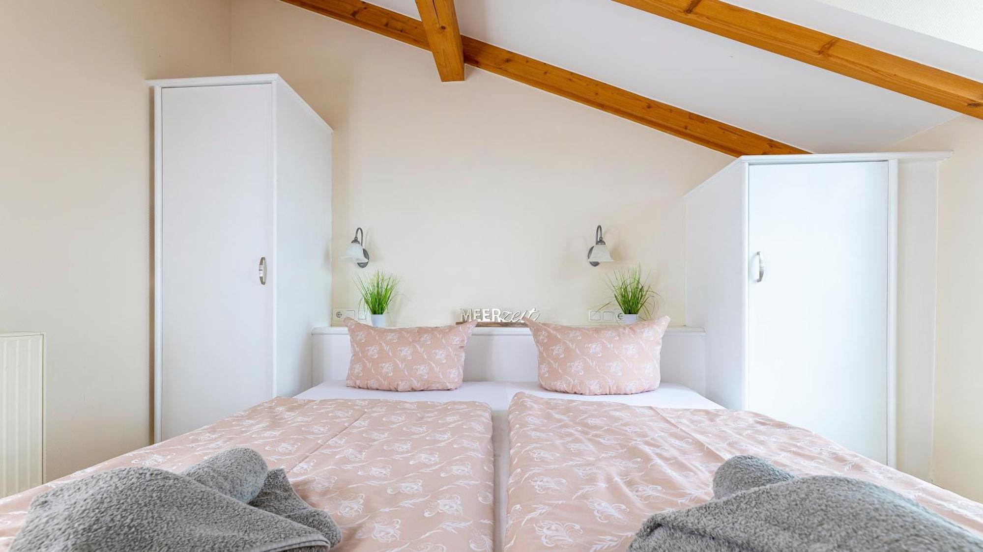 Haus Seeblick Mit 9 Wohnungen Alt Reddevitz Esterno foto
