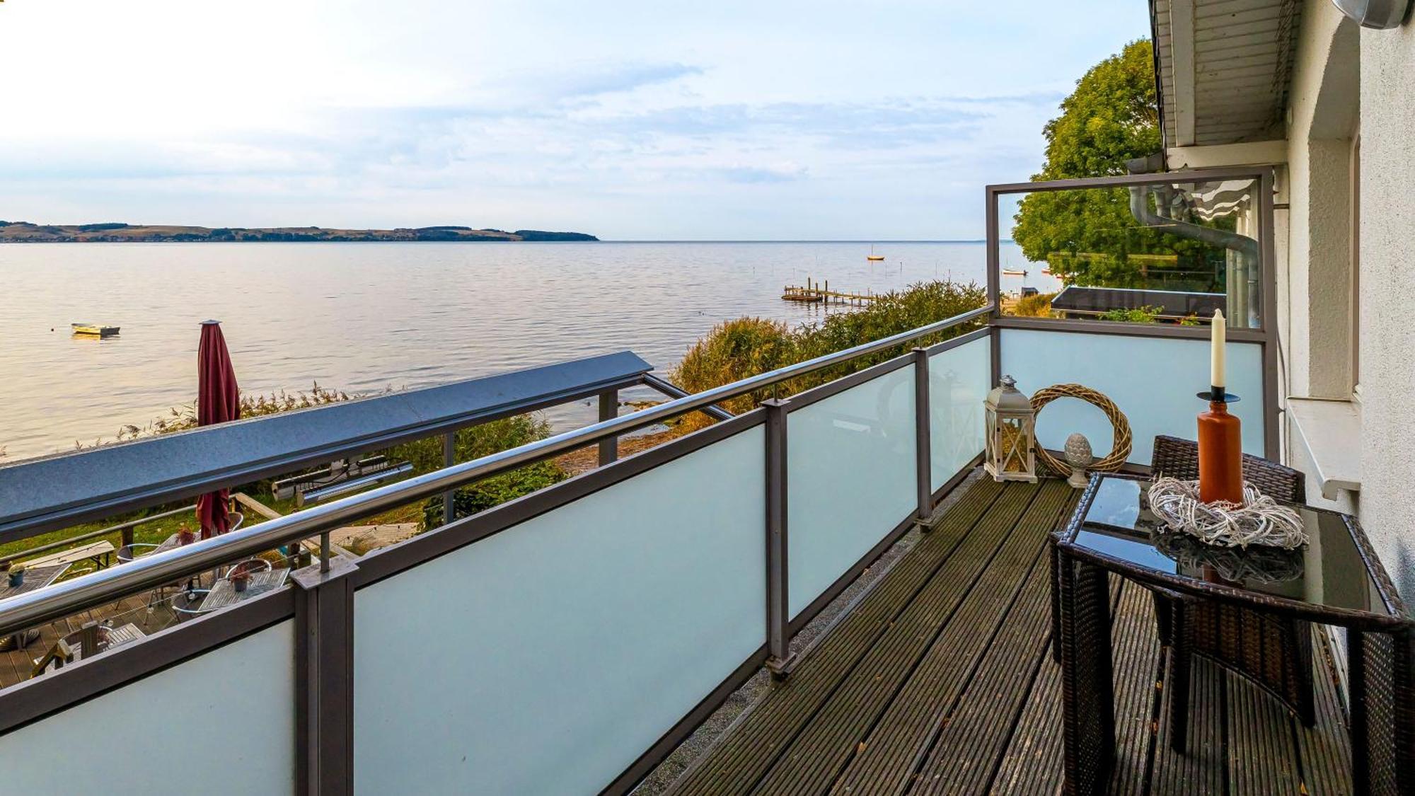 Haus Seeblick Mit 9 Wohnungen Alt Reddevitz Esterno foto