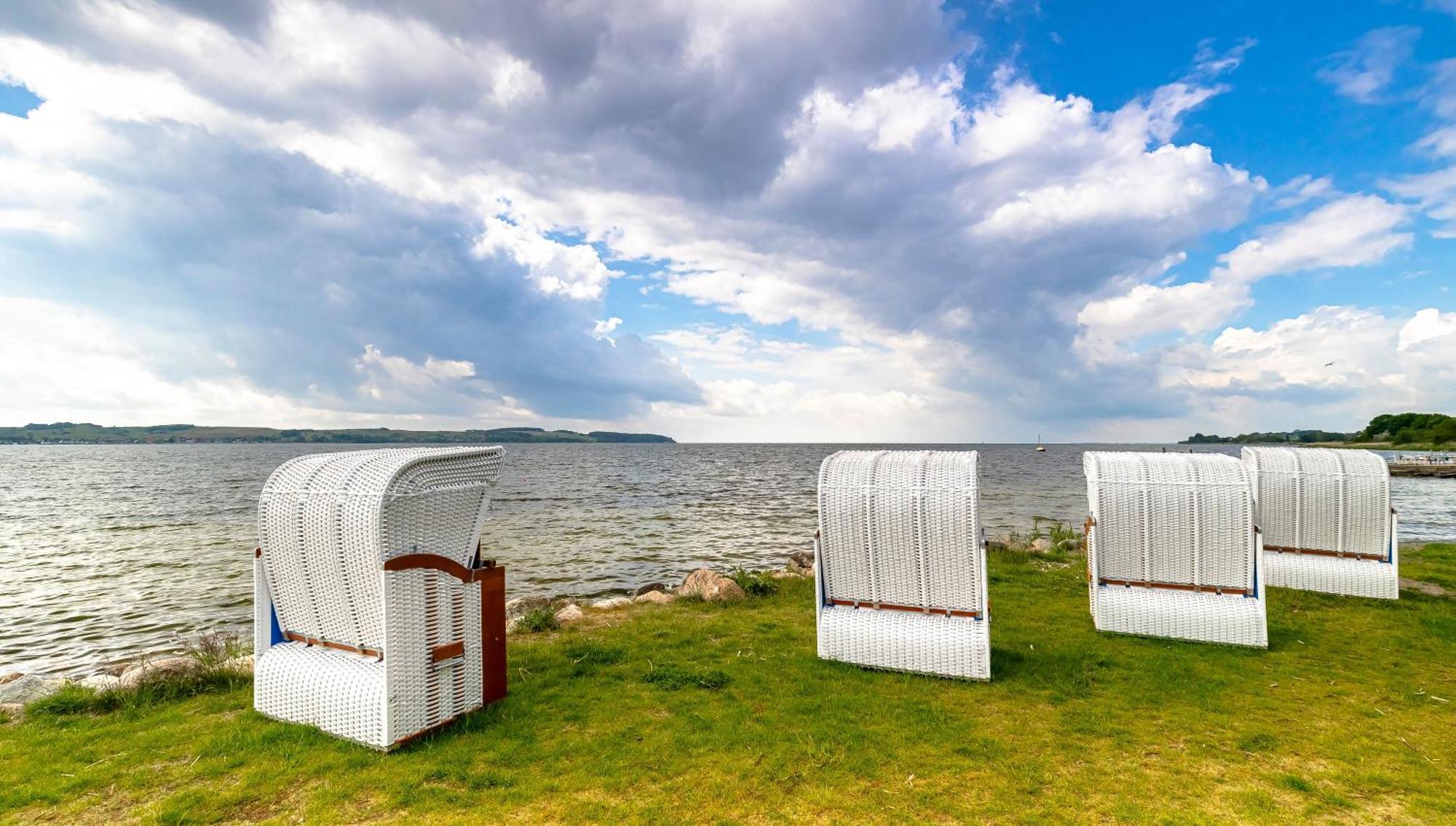 Haus Seeblick Mit 9 Wohnungen Alt Reddevitz Esterno foto