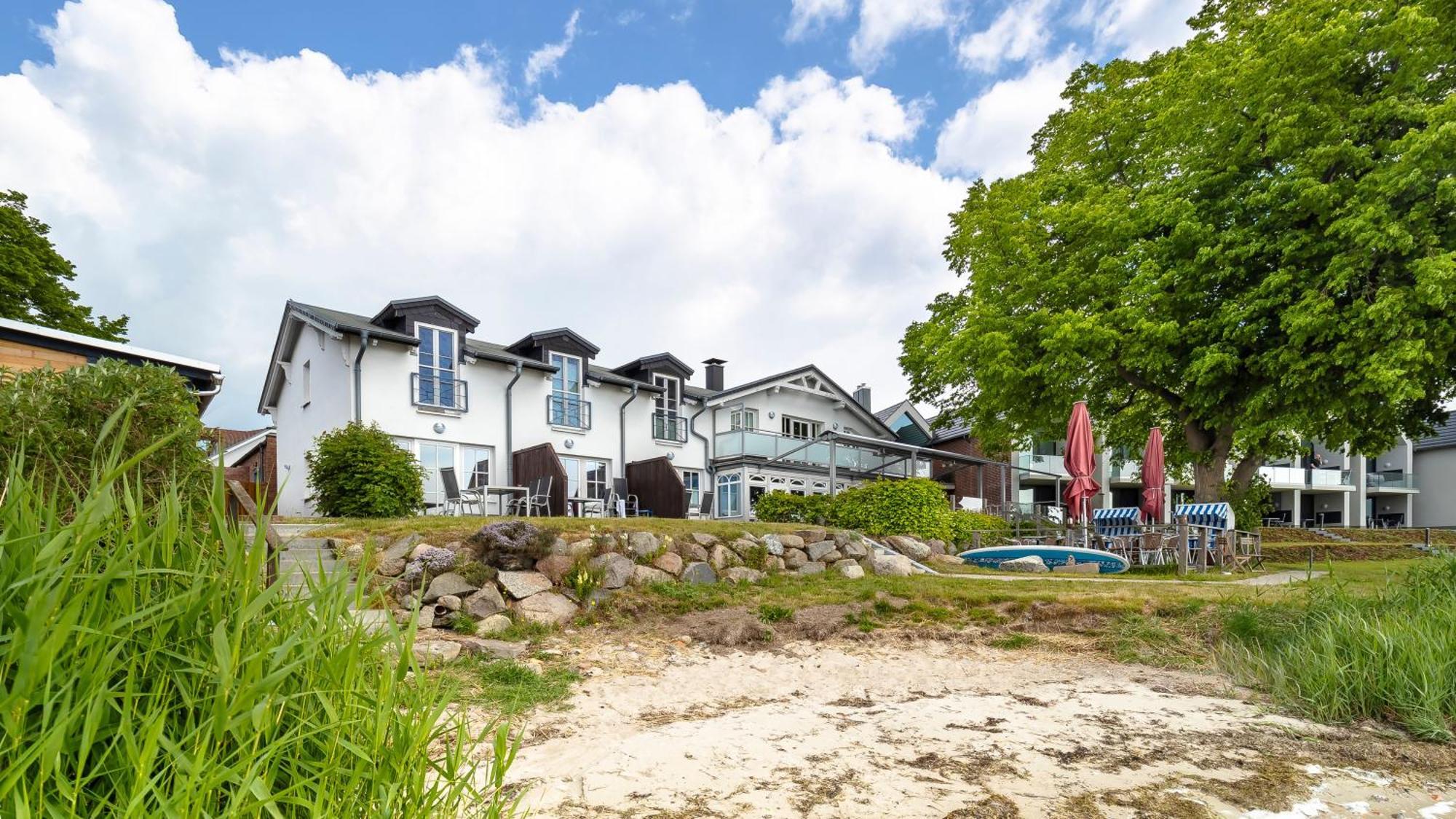 Haus Seeblick Mit 9 Wohnungen Alt Reddevitz Esterno foto