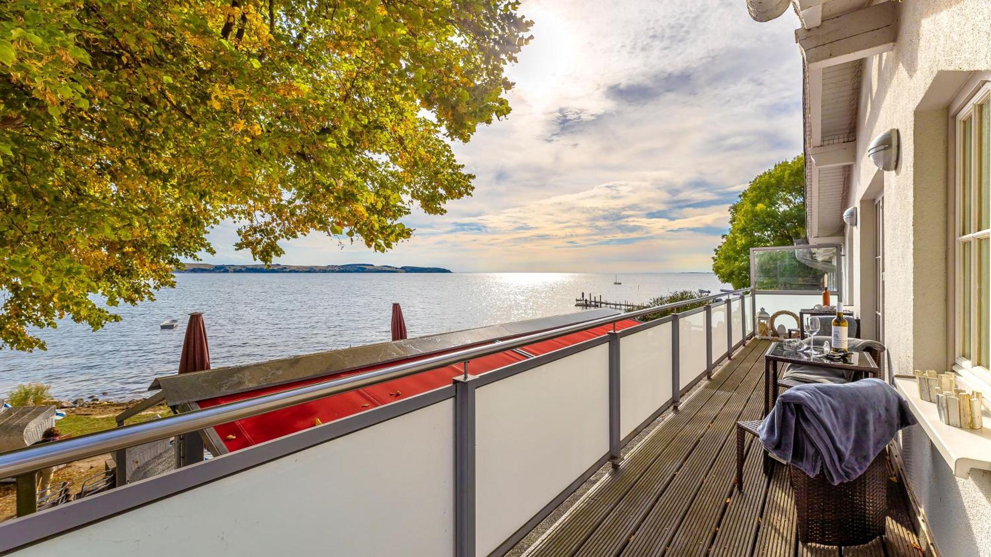Haus Seeblick Mit 9 Wohnungen Alt Reddevitz Esterno foto
